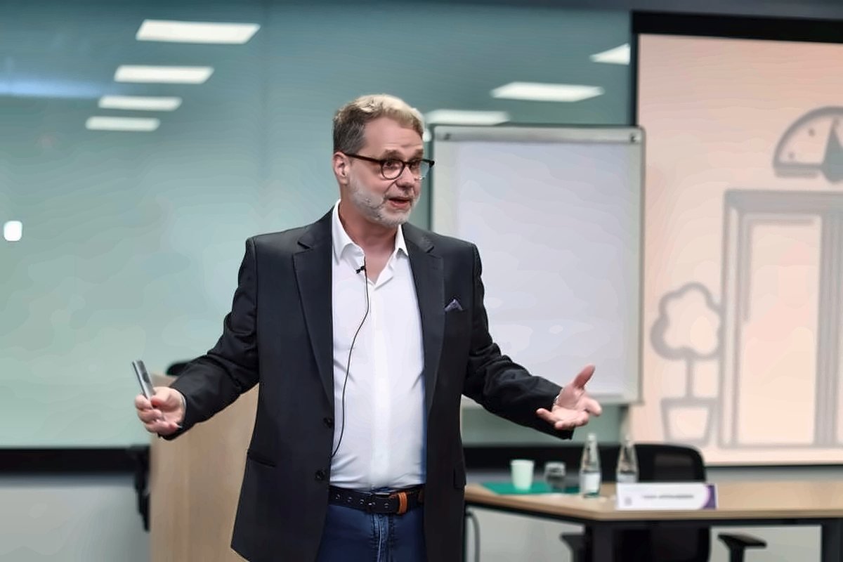 Fabio Appolinário na palestra A Arte de Tomar Decisões